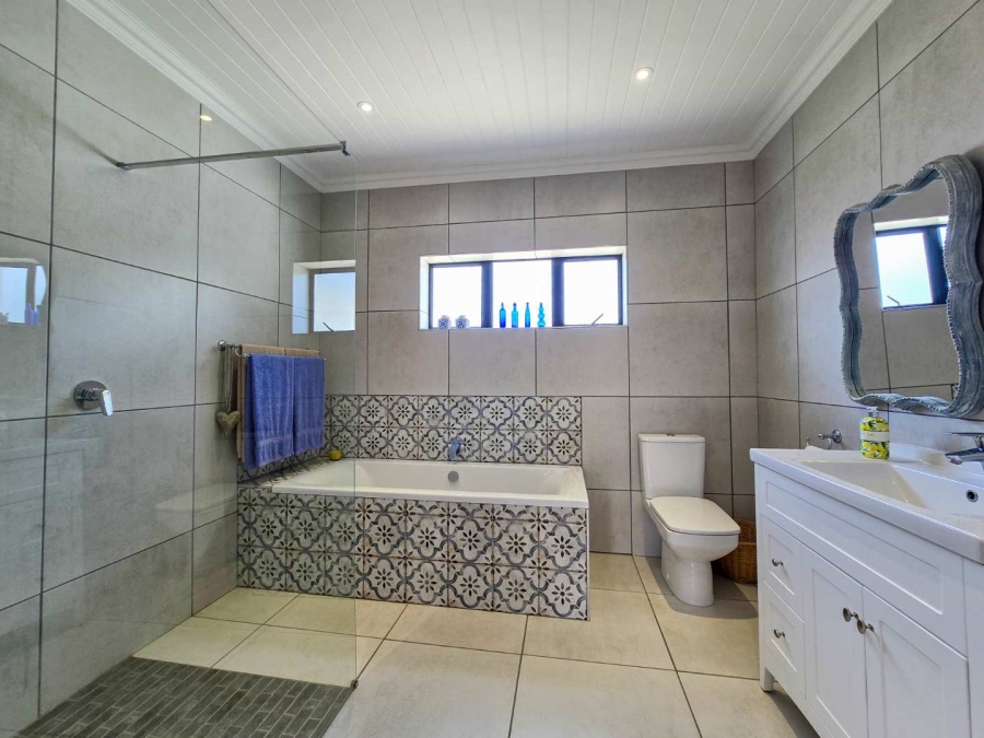 2 Bedroom Property for Sale in Stilbaai Oos Western Cape